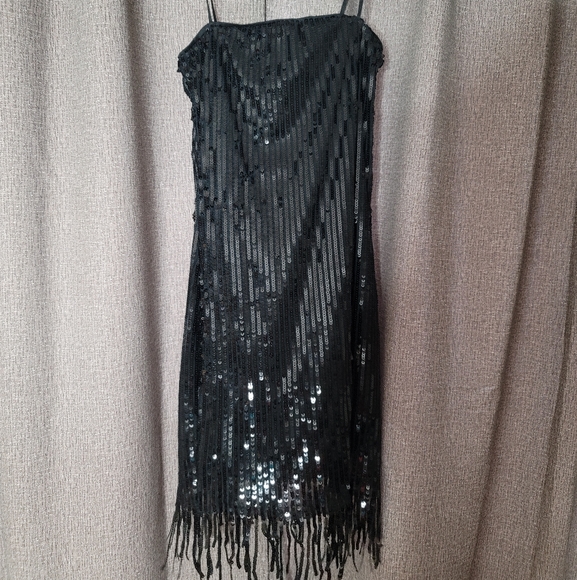 Mini black dress by H&M - Picture 11 of 17